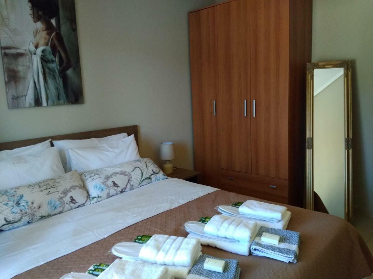 Iris Deluxe Suites 1 カヴァラ エクステリア 写真